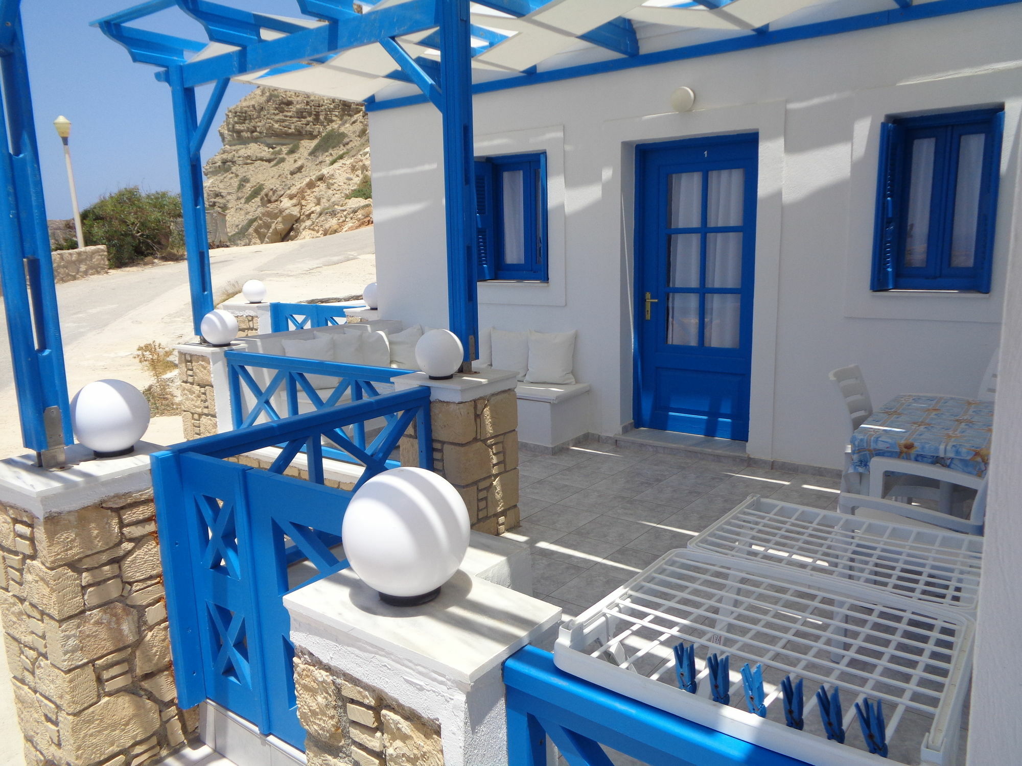 Blue And White Studios & Apartments Lefkos  Dış mekan fotoğraf